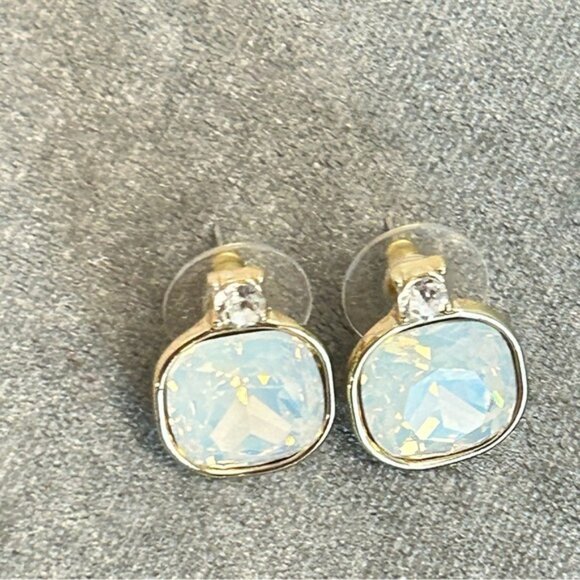 Square goldtone clear opalescent Crystal rhinestone cubic zirconia stud - Picture 3 of 7